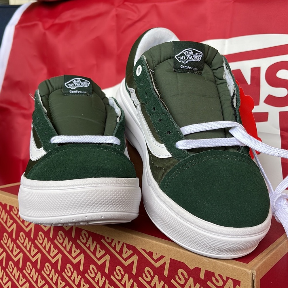 Vans Men’s Old Skool Over
Dark Green/White
VNOA7Q5EDGY
sneakers - Platforms - Picture 9 of 16